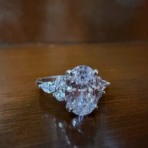 Silver ring w/ cubic zirconia – size 7